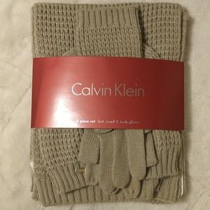 Calvin Klein Hat, Scarf & Tech Glove